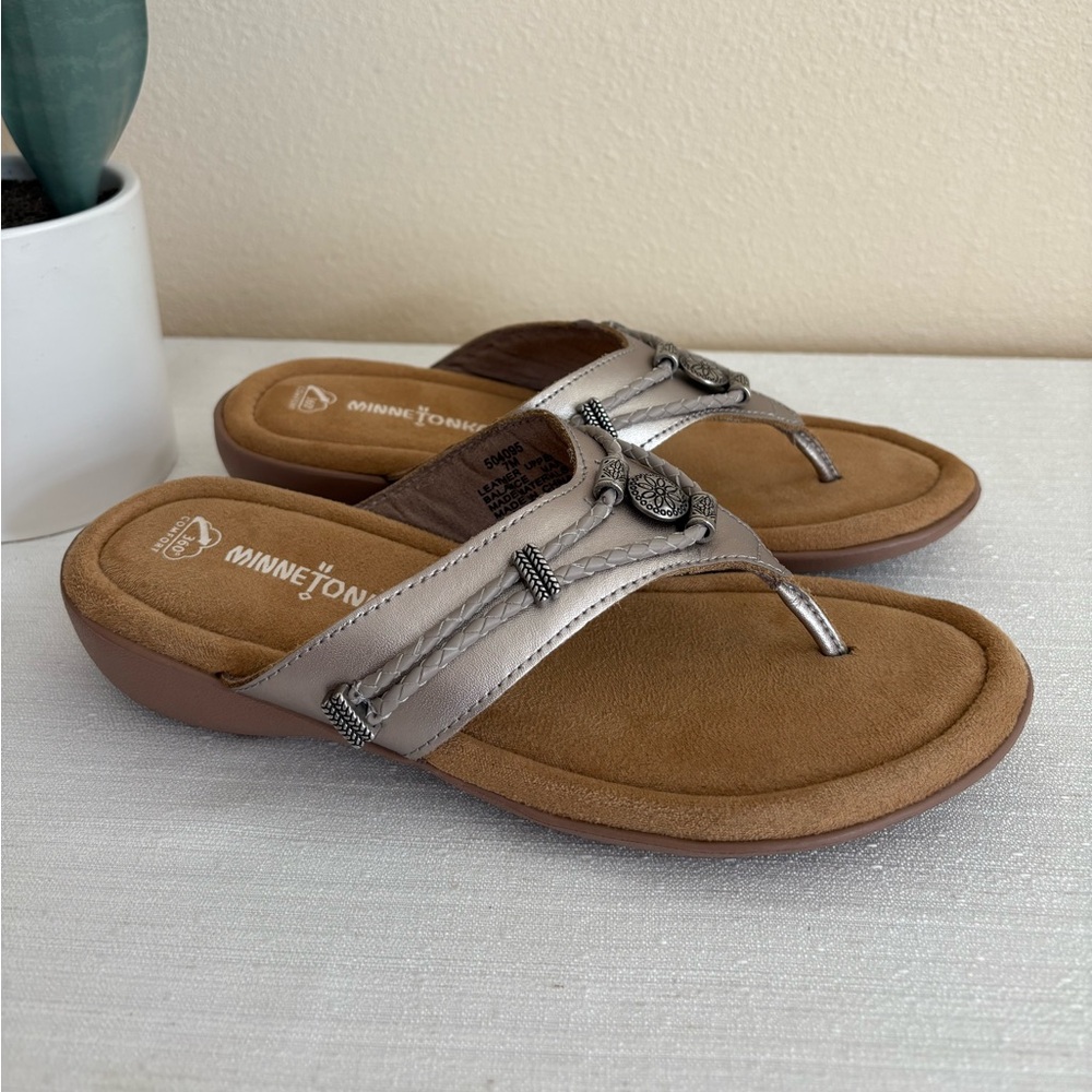 New Minnetonka Pewter Leather Thong Slide Sandals Women’s 7M